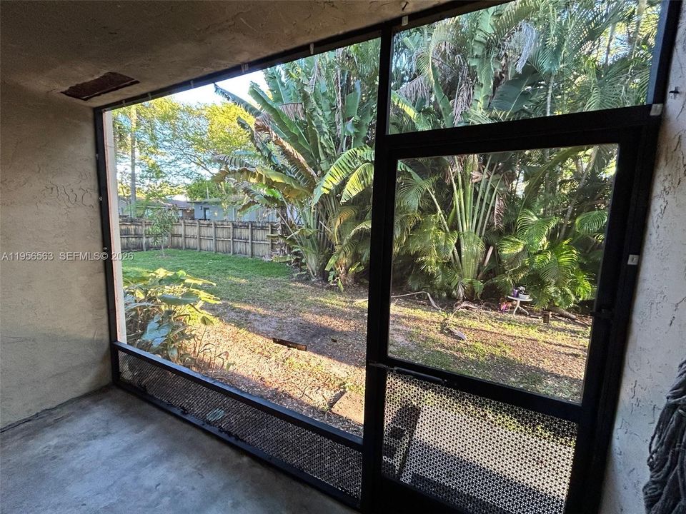 For Sale: $230,000 (2 beds, 2 baths, 888 Square Feet)