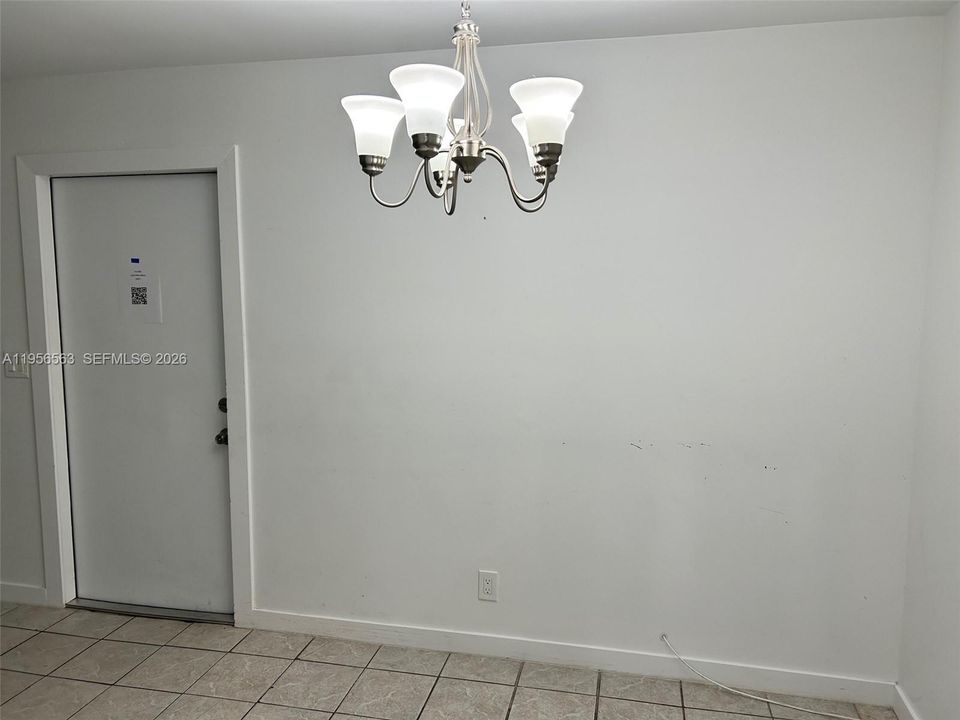 For Sale: $230,000 (2 beds, 2 baths, 888 Square Feet)
