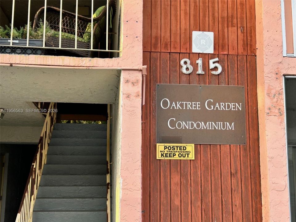 For Sale: $230,000 (2 beds, 2 baths, 888 Square Feet)