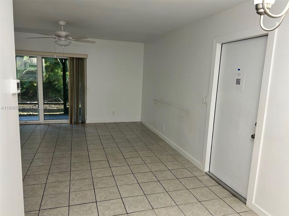 For Sale: $230,000 (2 beds, 2 baths, 888 Square Feet)