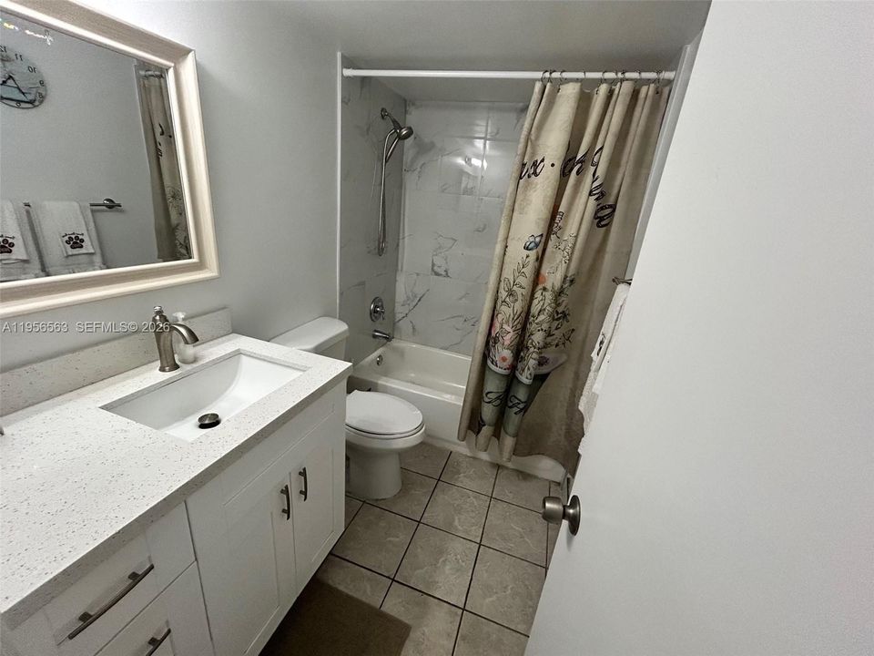 For Sale: $230,000 (2 beds, 2 baths, 888 Square Feet)