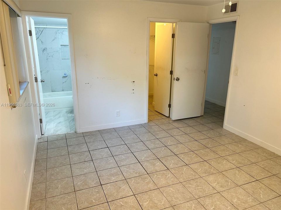 For Sale: $230,000 (2 beds, 2 baths, 888 Square Feet)