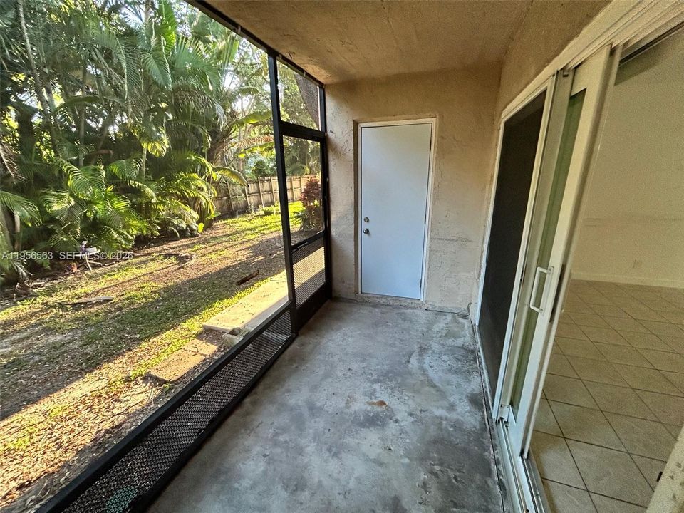 For Sale: $230,000 (2 beds, 2 baths, 888 Square Feet)
