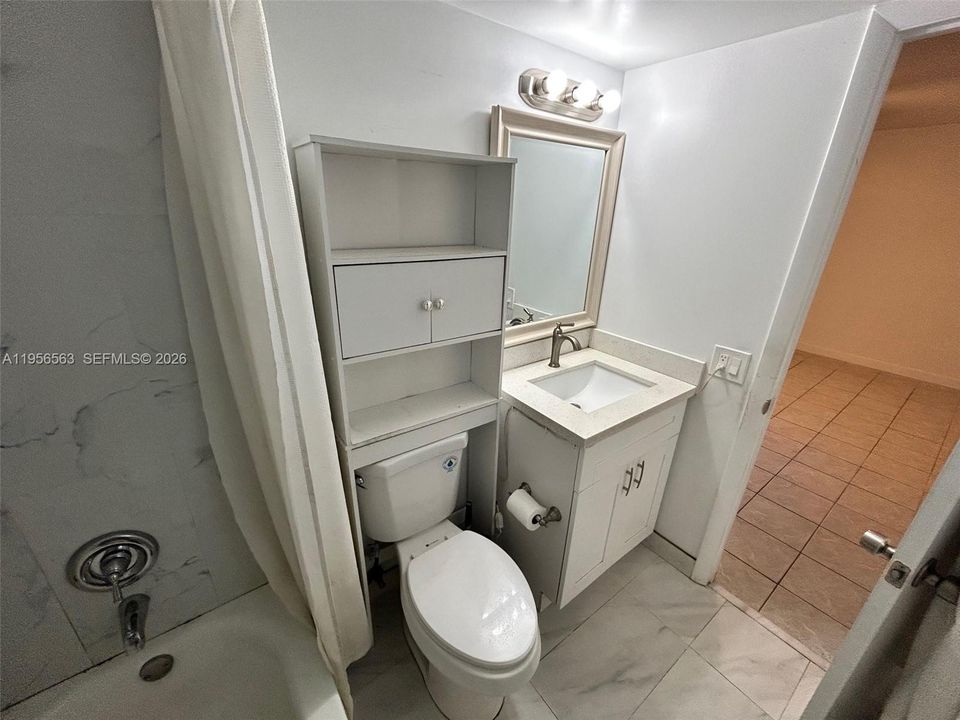 For Sale: $230,000 (2 beds, 2 baths, 888 Square Feet)