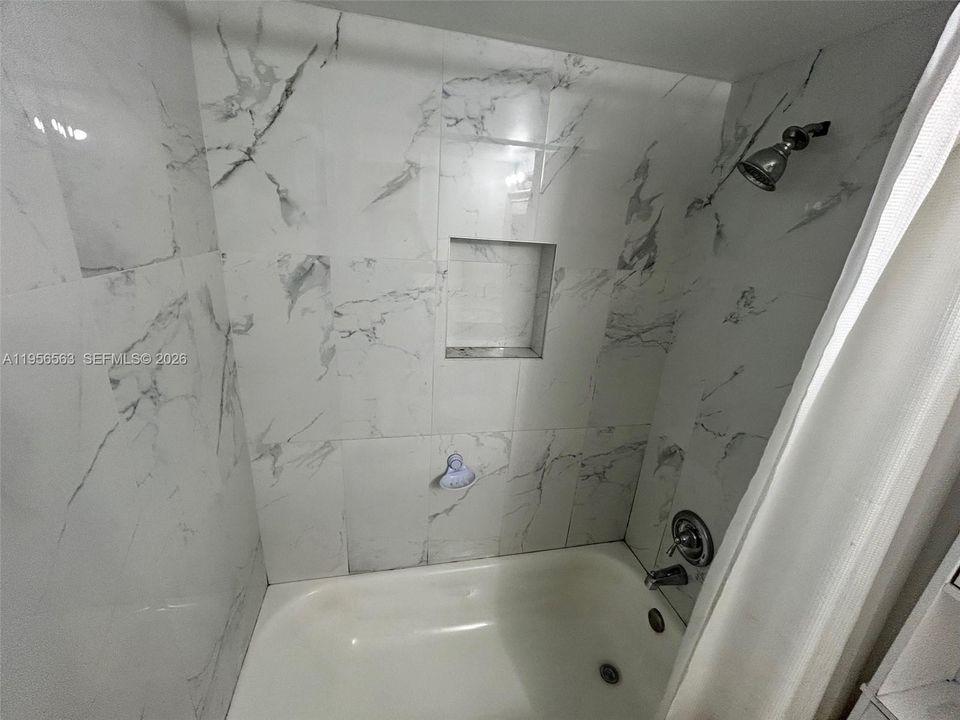 For Sale: $230,000 (2 beds, 2 baths, 888 Square Feet)