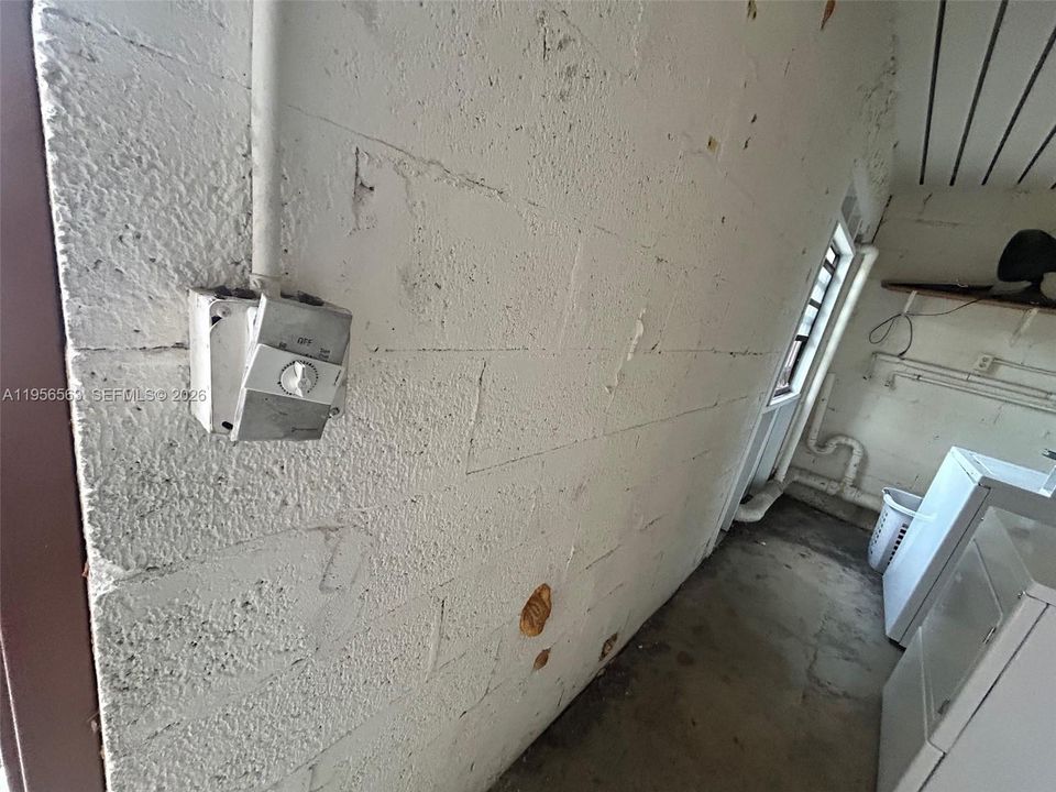 For Sale: $230,000 (2 beds, 2 baths, 888 Square Feet)