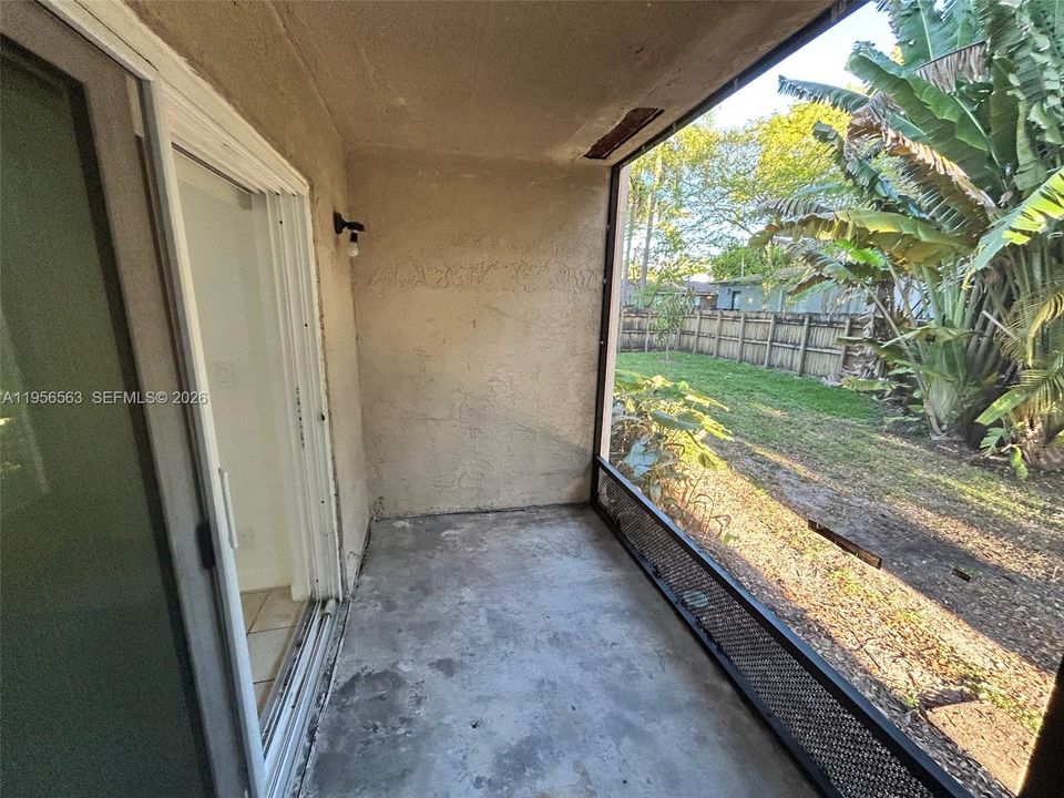 For Sale: $230,000 (2 beds, 2 baths, 888 Square Feet)