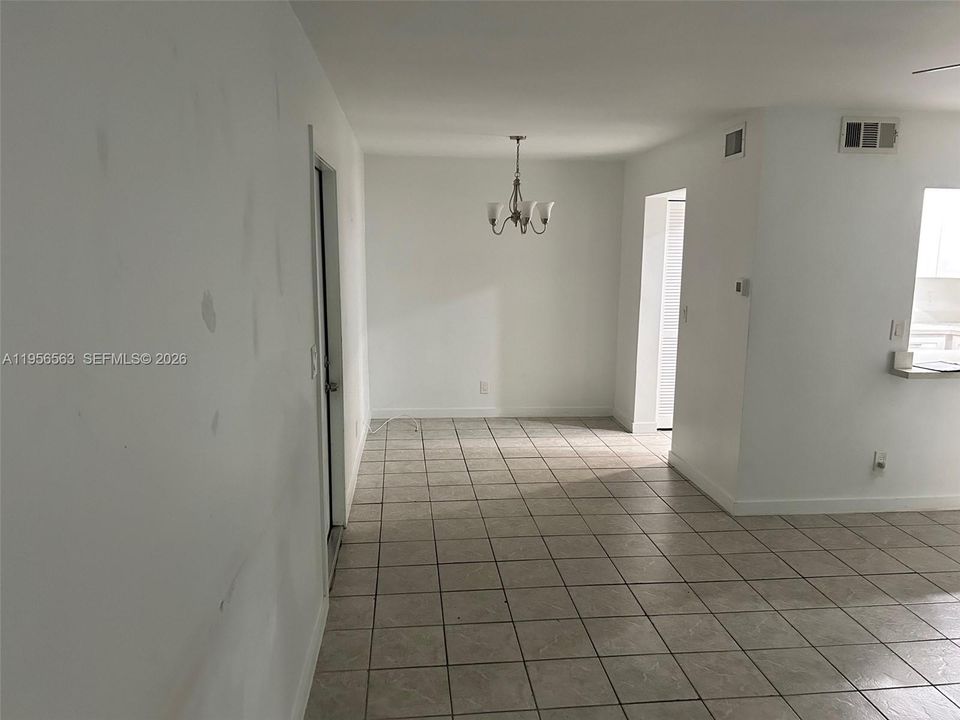 For Sale: $230,000 (2 beds, 2 baths, 888 Square Feet)