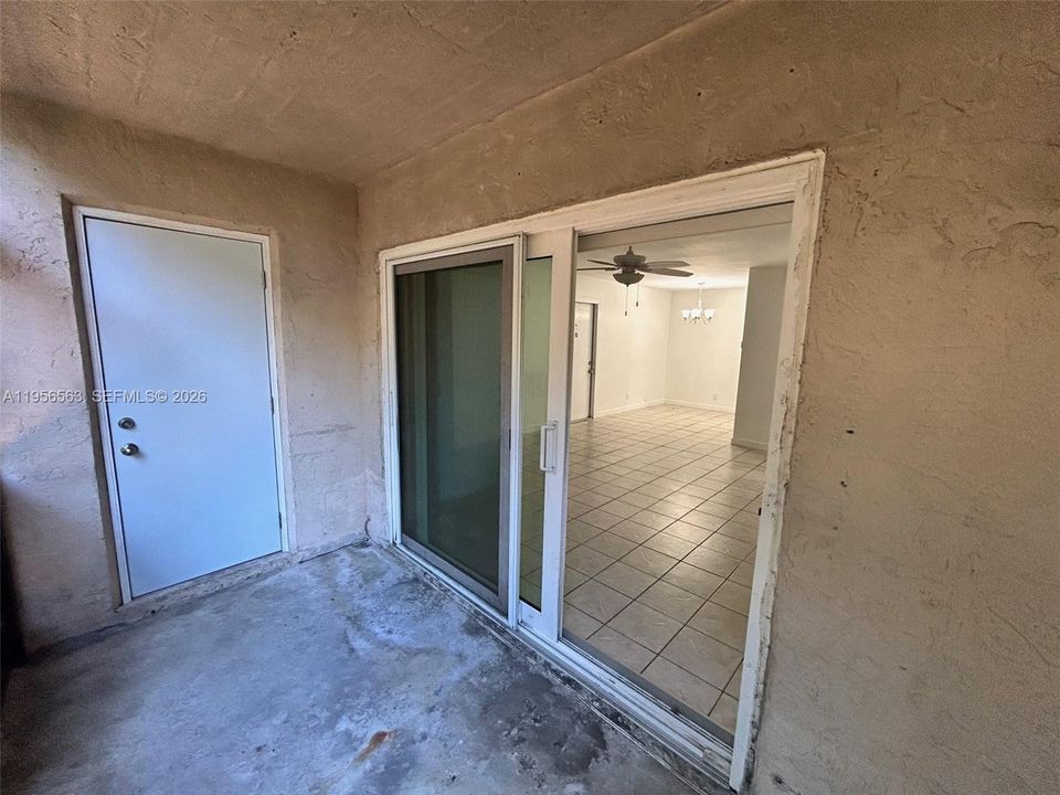 For Sale: $230,000 (2 beds, 2 baths, 888 Square Feet)