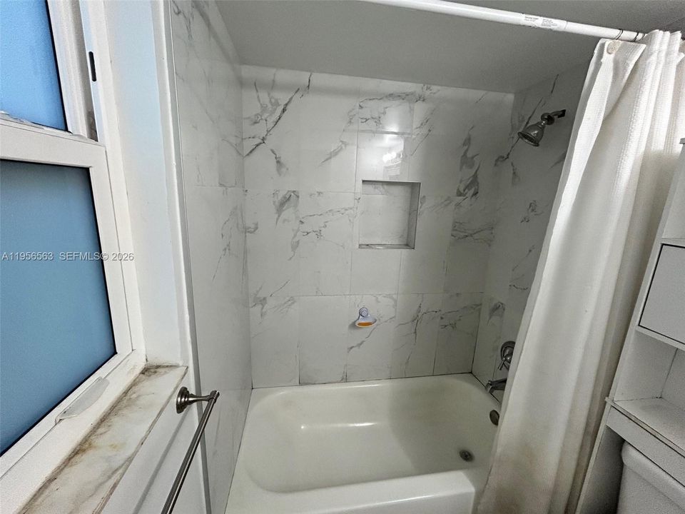 For Sale: $230,000 (2 beds, 2 baths, 888 Square Feet)