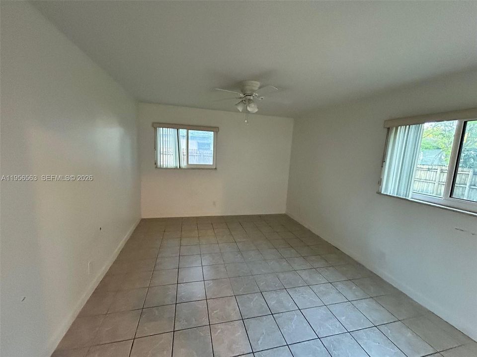 For Sale: $230,000 (2 beds, 2 baths, 888 Square Feet)