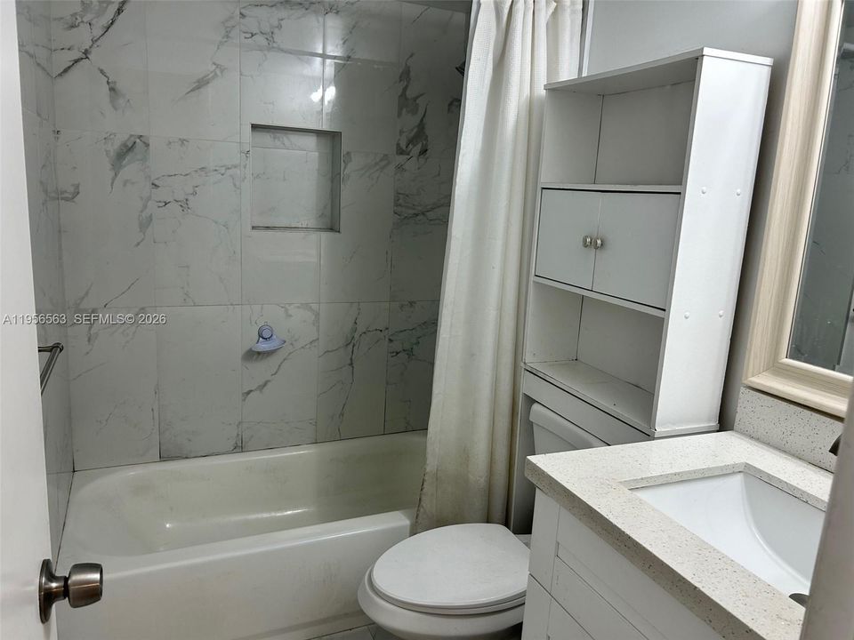 For Sale: $230,000 (2 beds, 2 baths, 888 Square Feet)