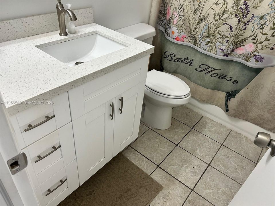 For Sale: $230,000 (2 beds, 2 baths, 888 Square Feet)