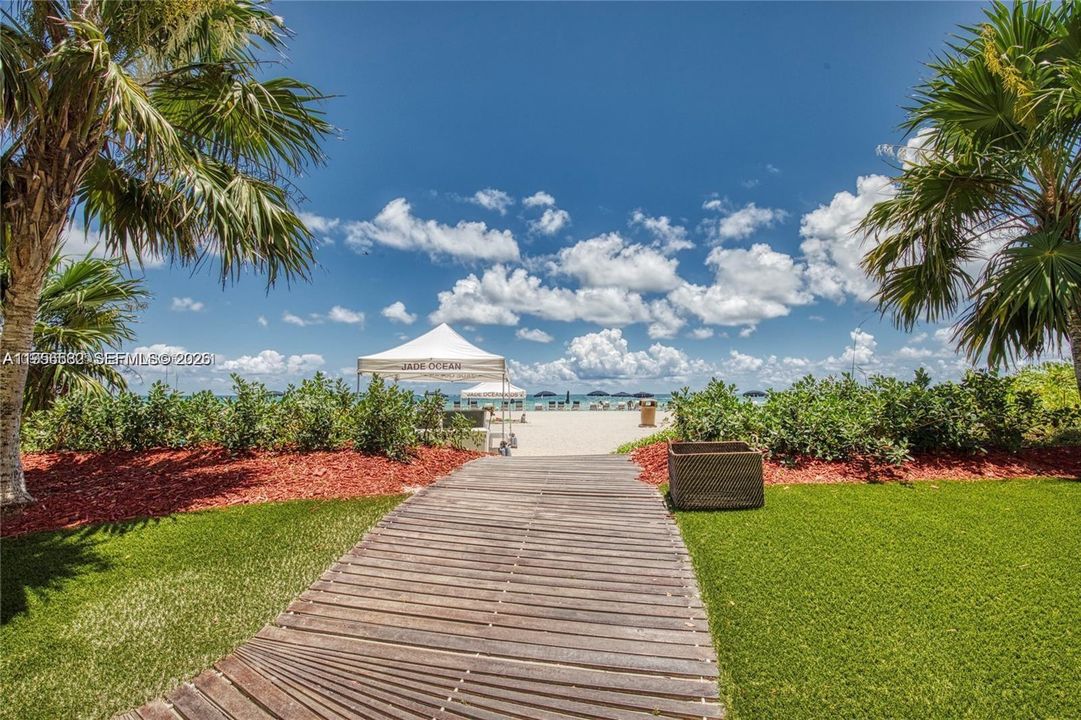For Sale: $2,875,000 (3 beds, 3 baths, 1956 Square Feet)