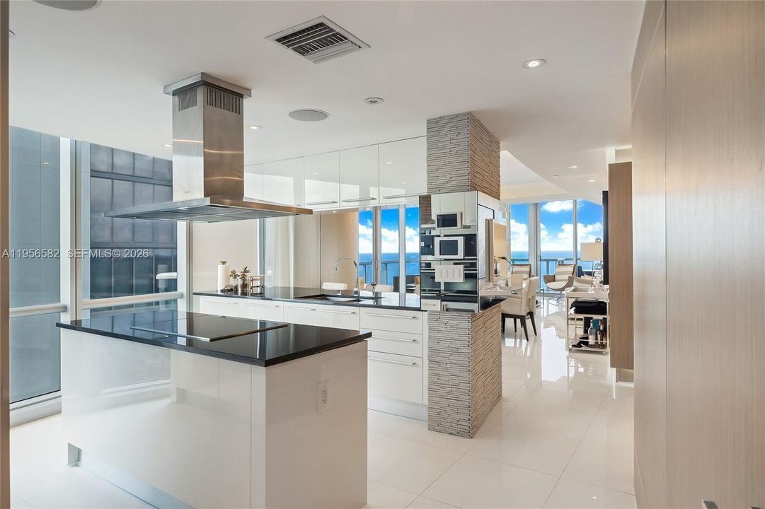 For Sale: $2,875,000 (3 beds, 3 baths, 1956 Square Feet)