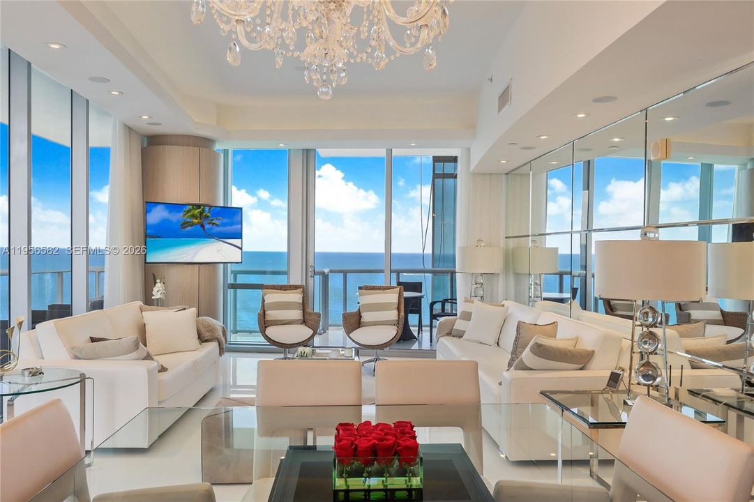 For Sale: $2,875,000 (3 beds, 3 baths, 1956 Square Feet)