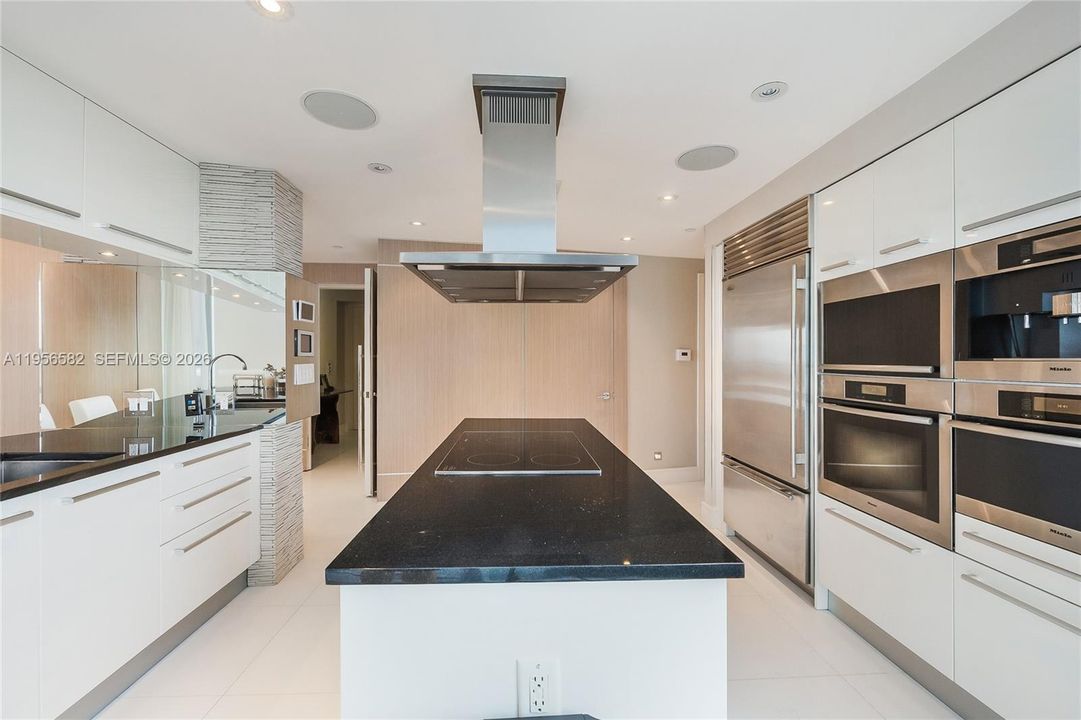 For Sale: $2,875,000 (3 beds, 3 baths, 1956 Square Feet)