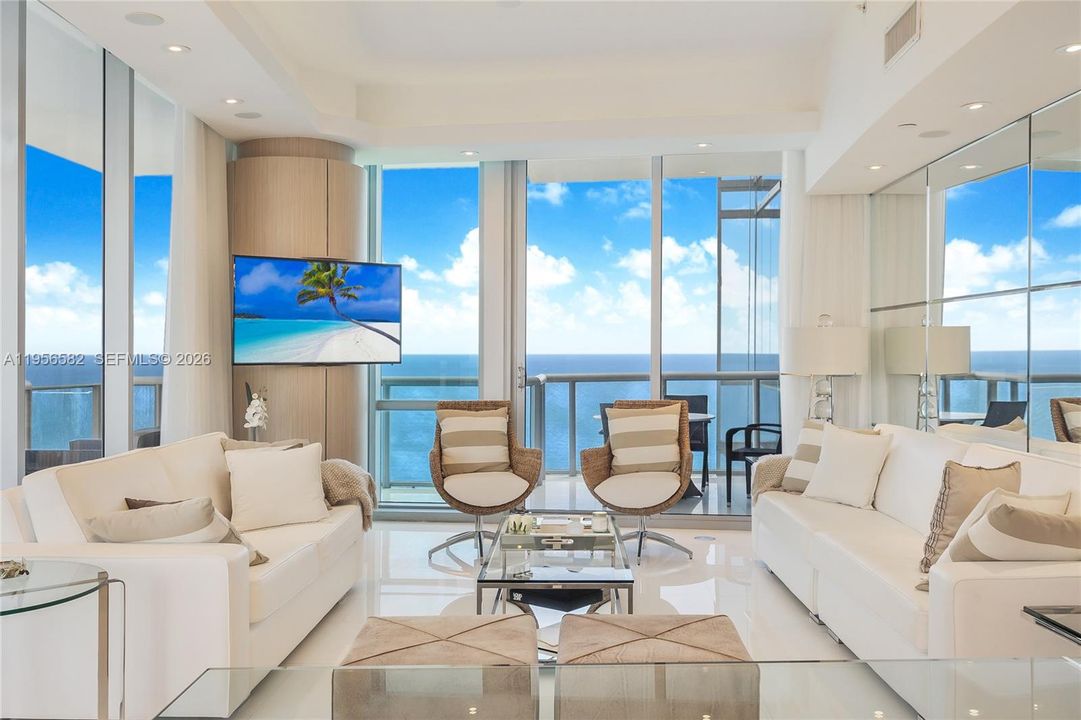 For Sale: $2,875,000 (3 beds, 3 baths, 1956 Square Feet)