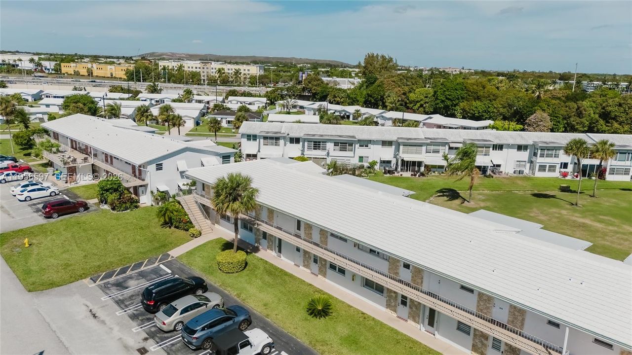 На продажу: $111,000 (2 спален, 1 ванн, 750 Квадратных фут)