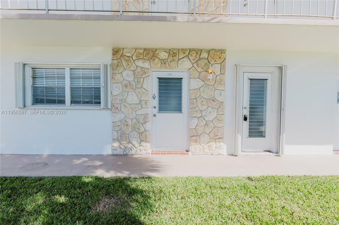 На продажу: $111,000 (2 спален, 1 ванн, 750 Квадратных фут)