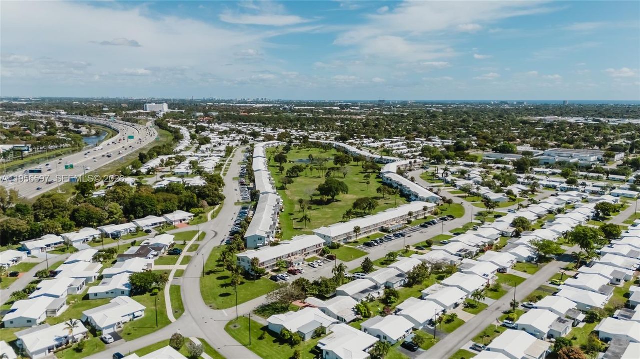 На продажу: $111,000 (2 спален, 1 ванн, 750 Квадратных фут)