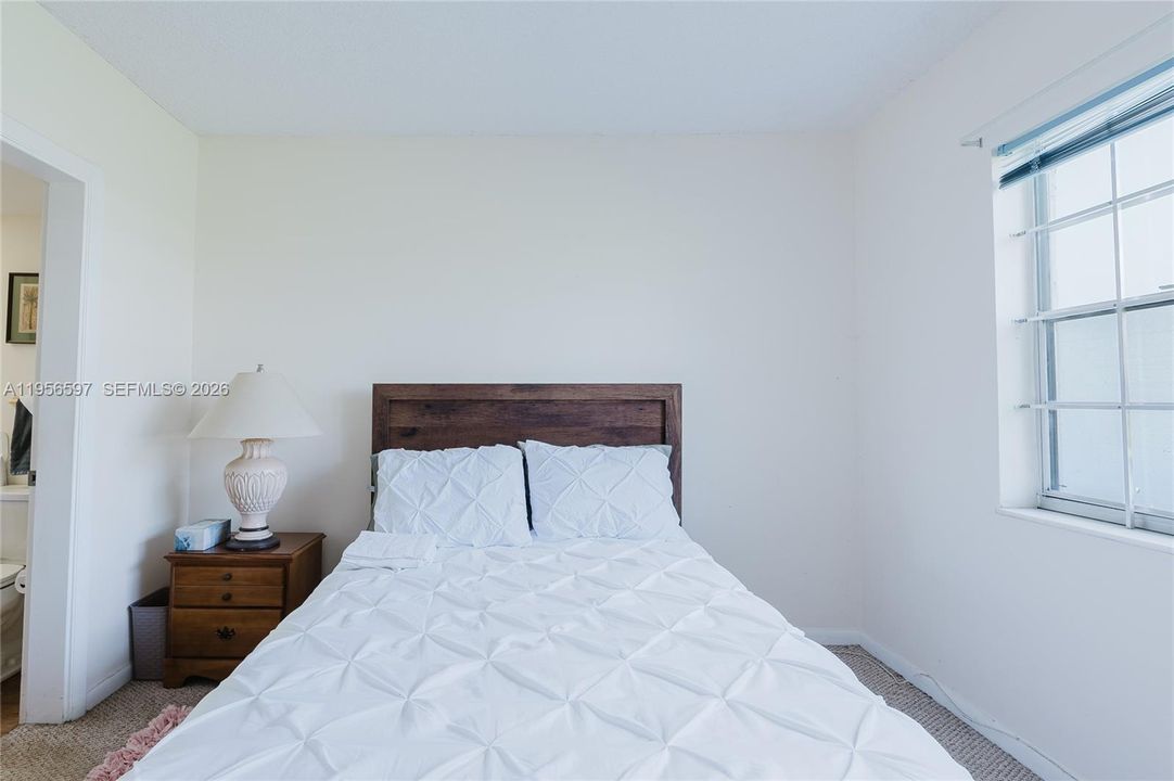 На продажу: $111,000 (2 спален, 1 ванн, 750 Квадратных фут)