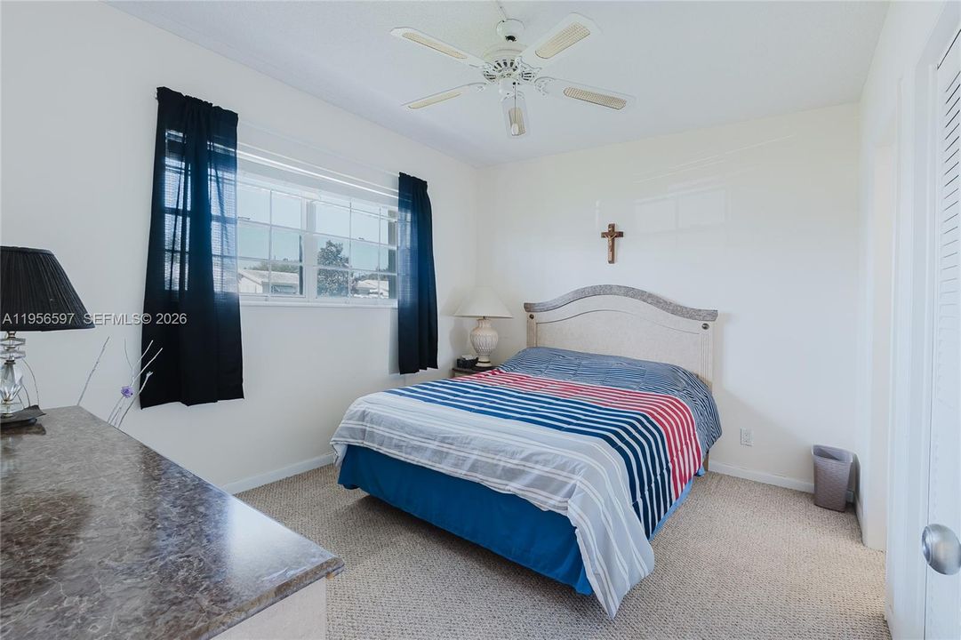 На продажу: $111,000 (2 спален, 1 ванн, 750 Квадратных фут)