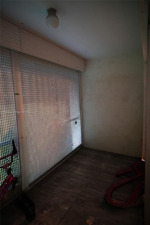 For Sale: $100,000 (2 beds, 2 baths, 1070 Square Feet)