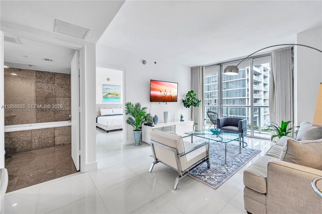 For Sale: $599,000 (1 beds, 1 baths, 876 Square Feet)