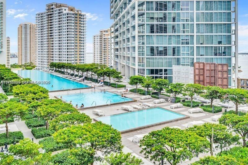 For Sale: $599,000 (1 beds, 1 baths, 876 Square Feet)