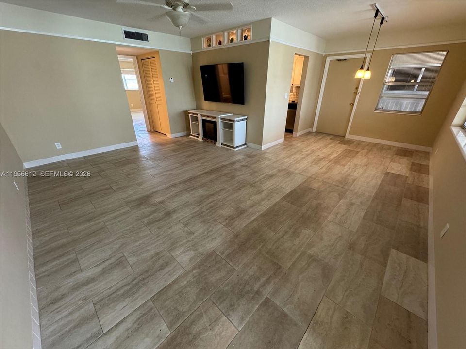 Recientemente alquilado: $1,995 (1 camas, 1 baños, 880 Pies cuadrados)