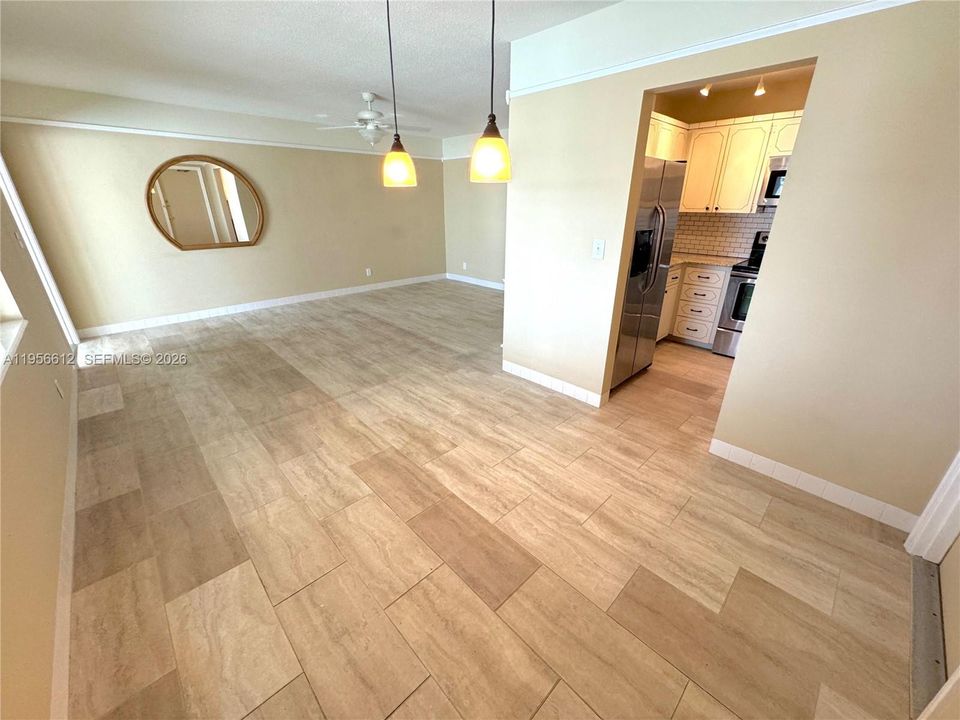 Recientemente alquilado: $1,995 (1 camas, 1 baños, 880 Pies cuadrados)