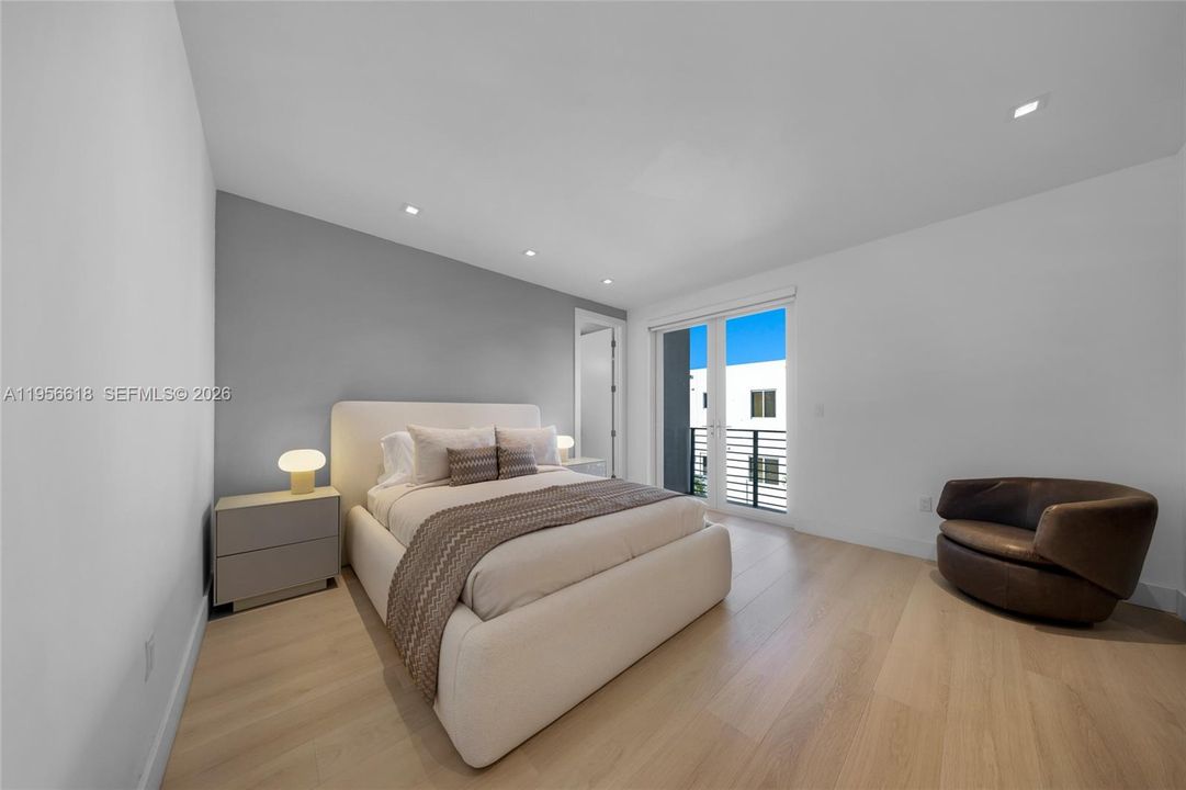 Activo con contrato: $1,469,000 (5 camas, 5 baños, 3113 Pies cuadrados)