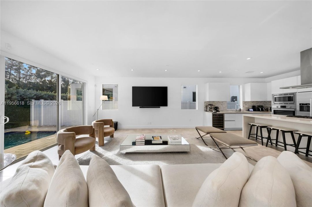 Activo con contrato: $1,469,000 (5 camas, 5 baños, 3113 Pies cuadrados)