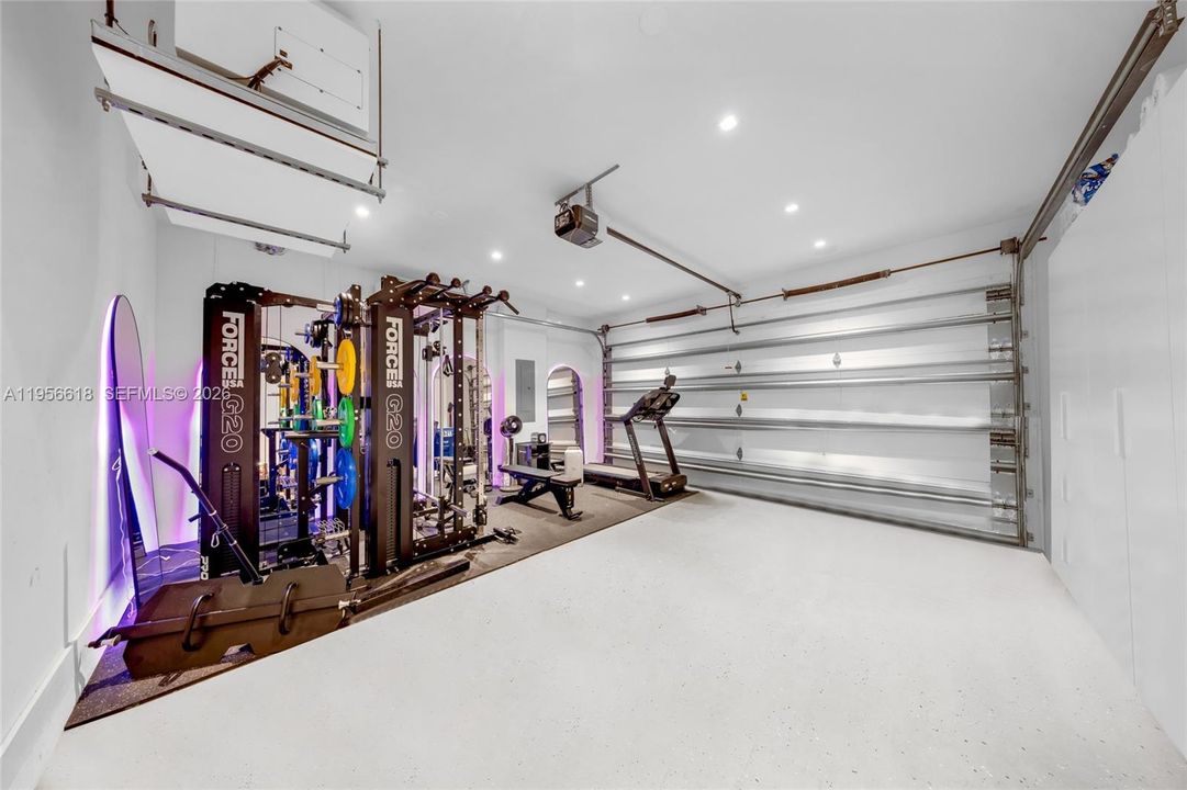 Activo con contrato: $1,469,000 (5 camas, 5 baños, 3113 Pies cuadrados)