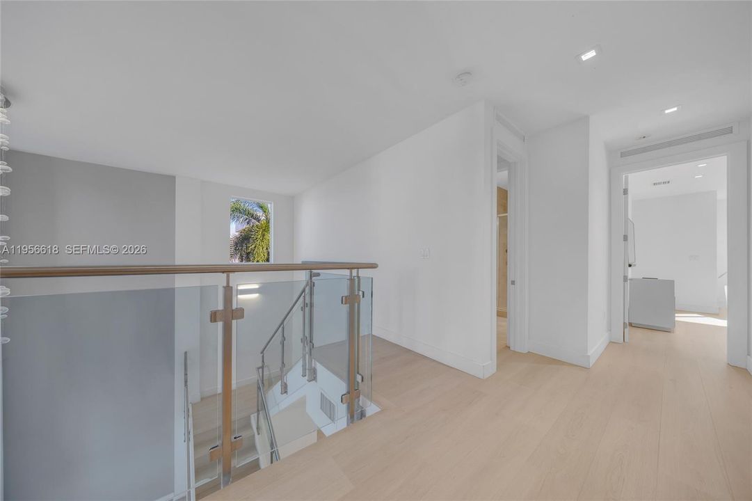 Activo con contrato: $1,469,000 (5 camas, 5 baños, 3113 Pies cuadrados)