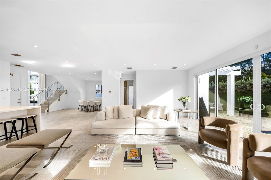 Activo con contrato: $1,469,000 (5 camas, 5 baños, 3113 Pies cuadrados)