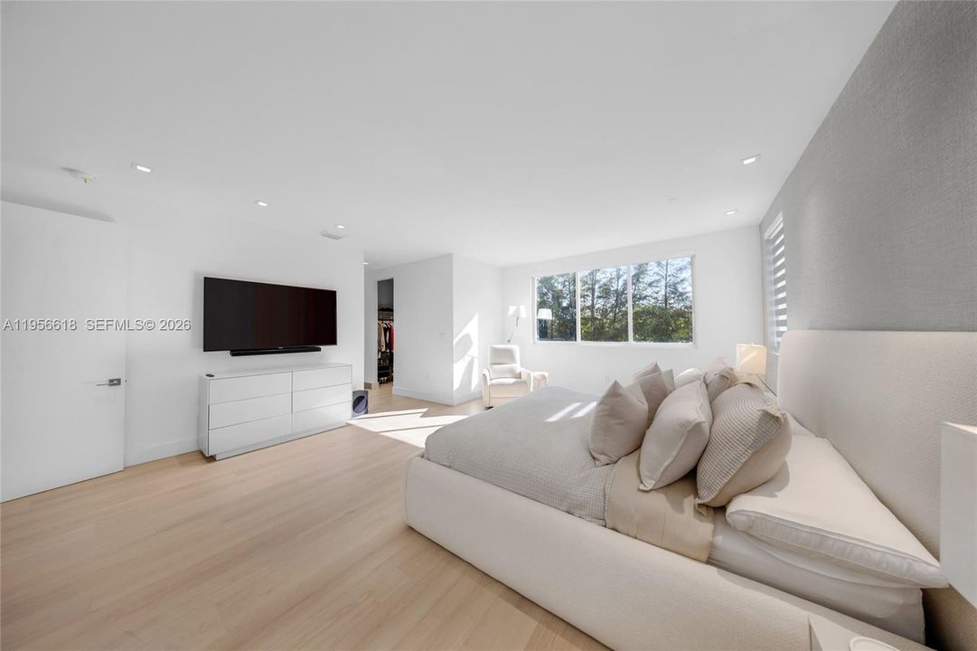 Activo con contrato: $1,469,000 (5 camas, 5 baños, 3113 Pies cuadrados)