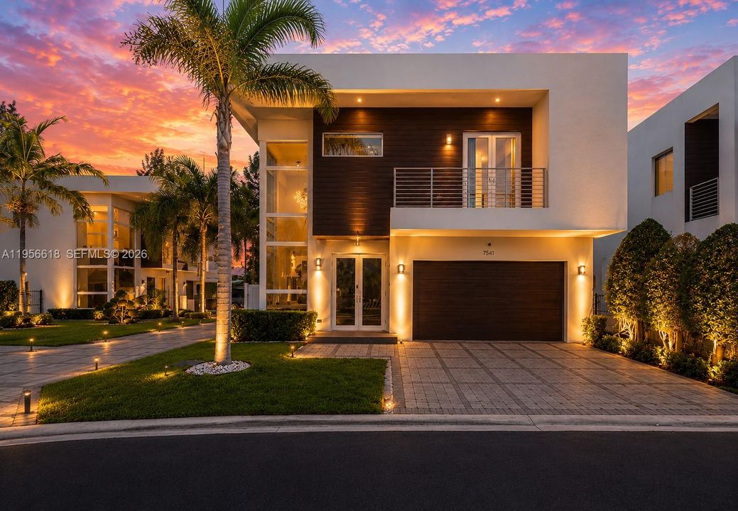 Activo con contrato: $1,469,000 (5 camas, 5 baños, 3113 Pies cuadrados)