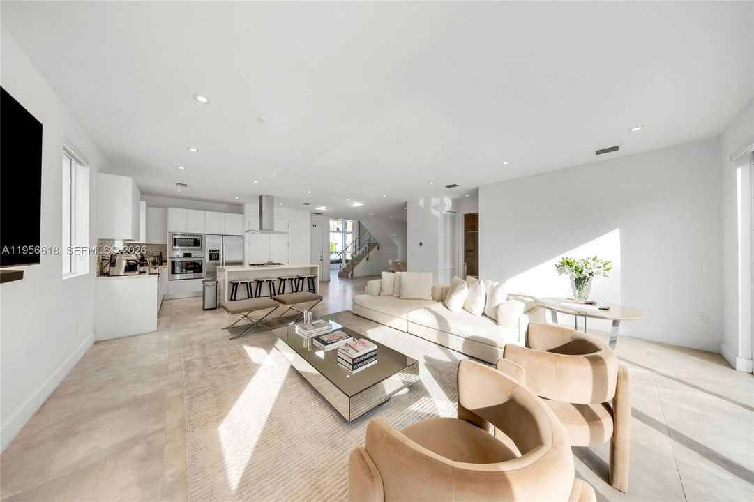 Activo con contrato: $1,469,000 (5 camas, 5 baños, 3113 Pies cuadrados)