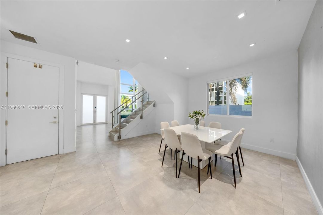 Activo con contrato: $1,469,000 (5 camas, 5 baños, 3113 Pies cuadrados)