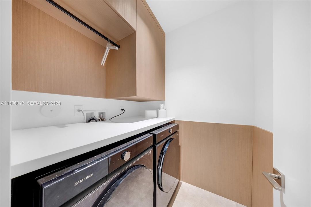 Activo con contrato: $1,469,000 (5 camas, 5 baños, 3113 Pies cuadrados)