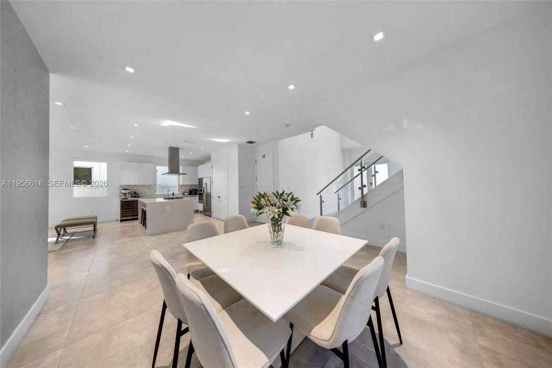 Activo con contrato: $1,469,000 (5 camas, 5 baños, 3113 Pies cuadrados)
