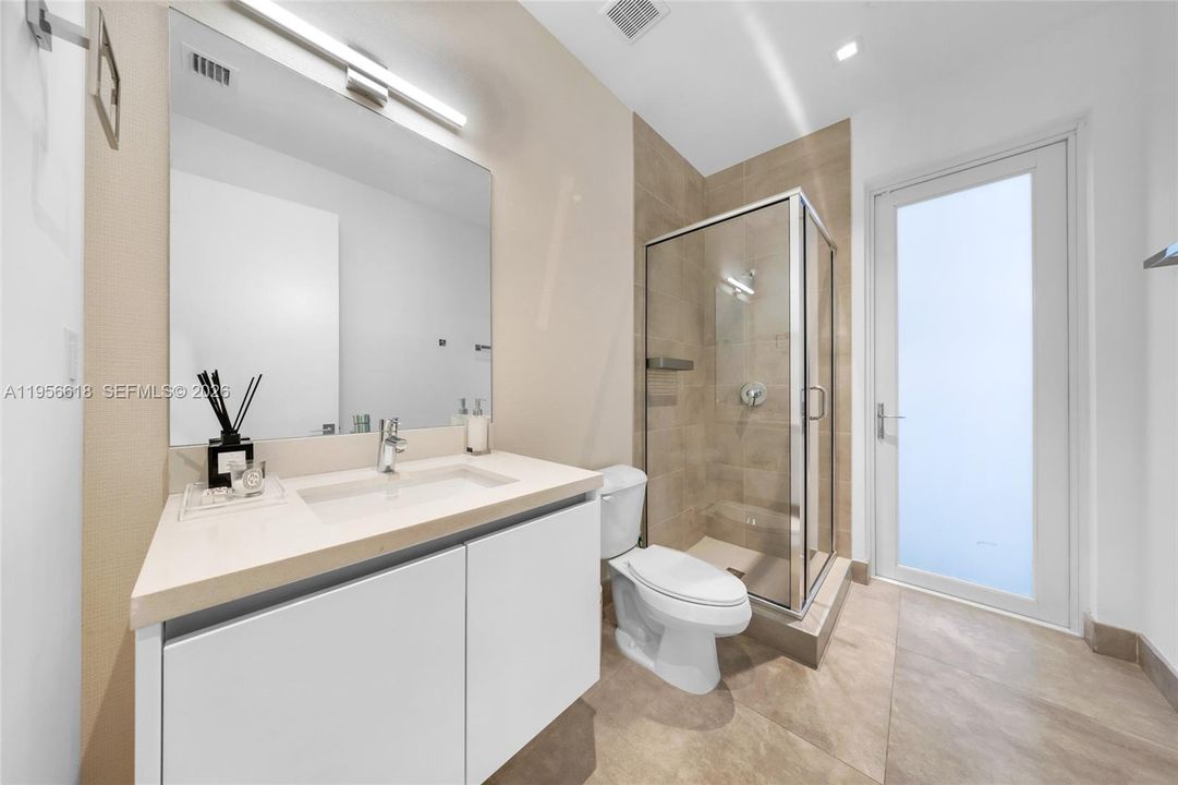 Activo con contrato: $1,469,000 (5 camas, 5 baños, 3113 Pies cuadrados)