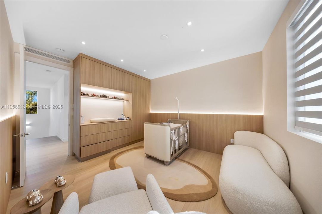 Activo con contrato: $1,469,000 (5 camas, 5 baños, 3113 Pies cuadrados)