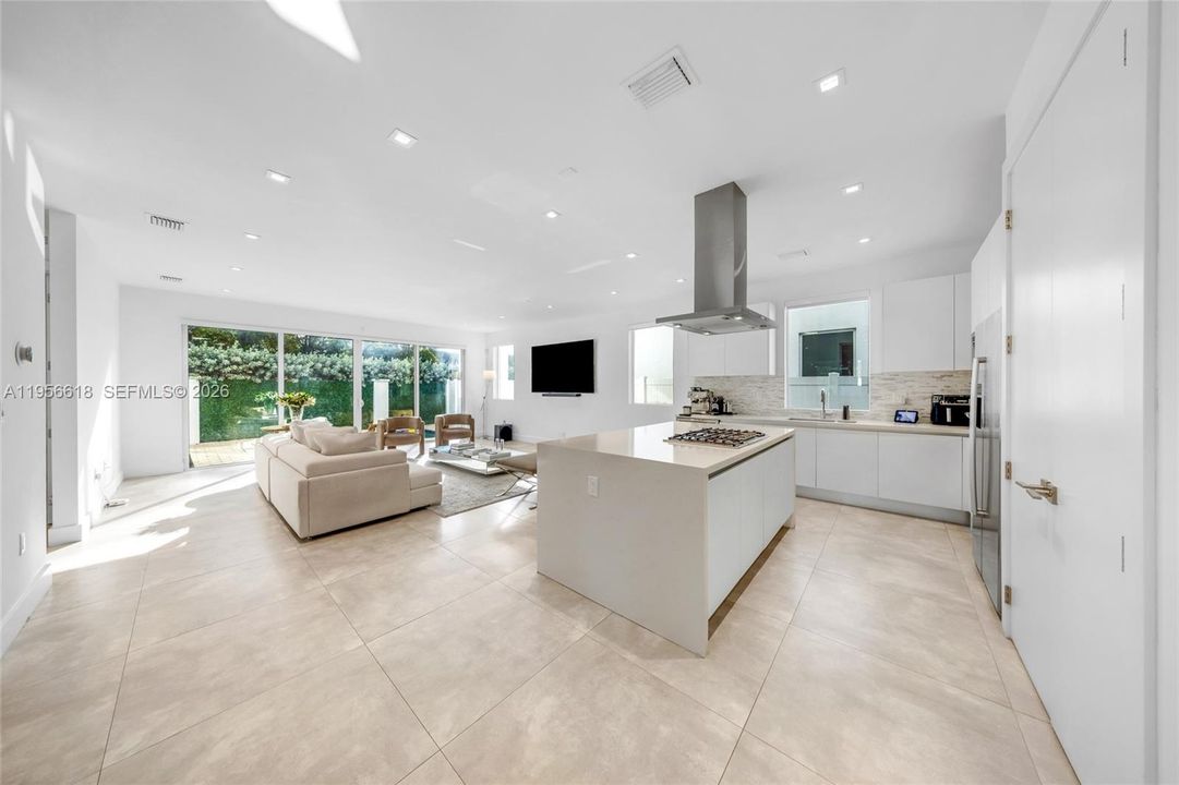 Activo con contrato: $1,469,000 (5 camas, 5 baños, 3113 Pies cuadrados)
