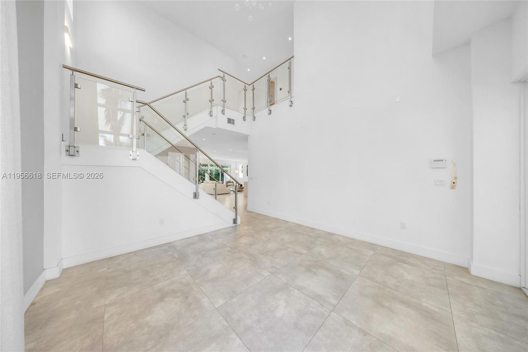 Activo con contrato: $1,469,000 (5 camas, 5 baños, 3113 Pies cuadrados)
