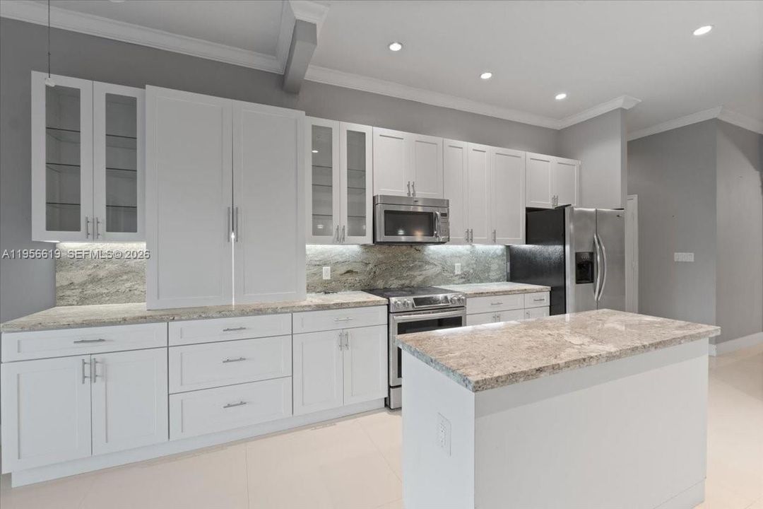 Vendido Recientemente: $1,050,000 (4 camas, 3 baños, 2449 Pies cuadrados)
