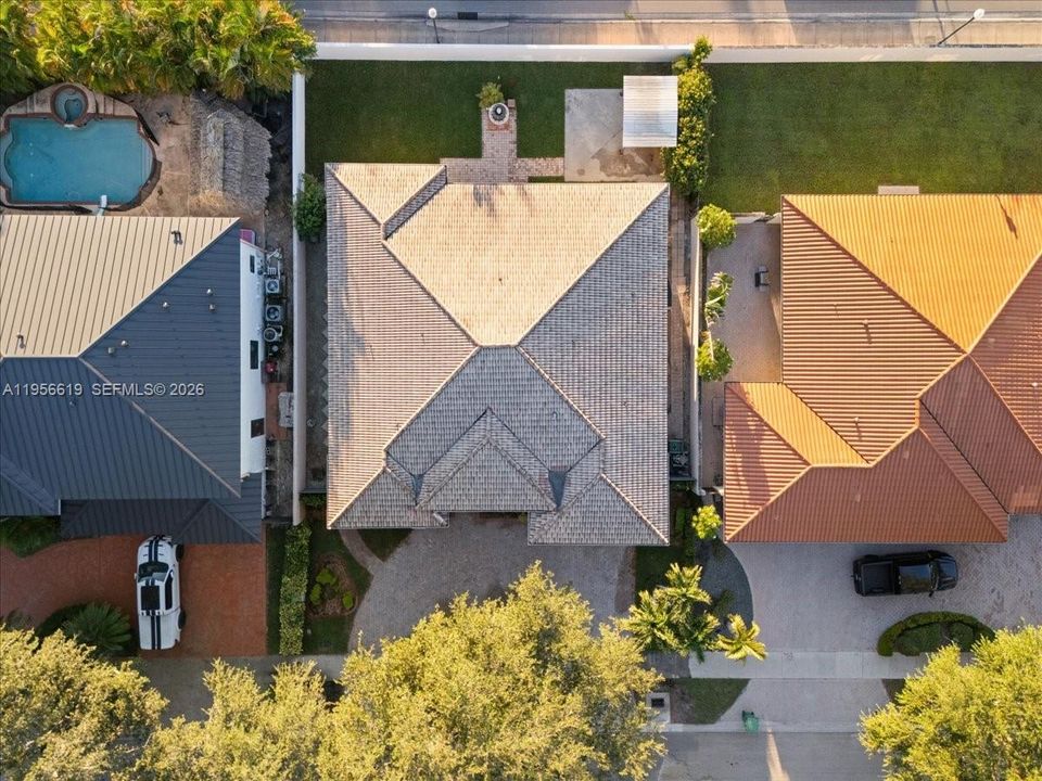 Vendido Recientemente: $1,050,000 (4 camas, 3 baños, 2449 Pies cuadrados)
