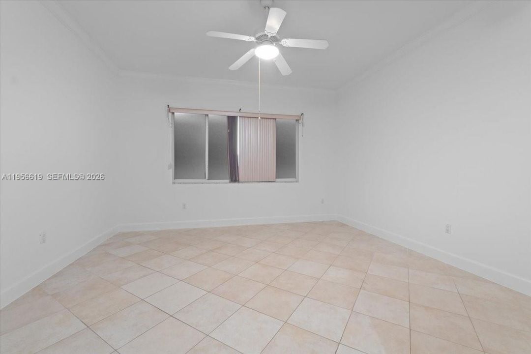 Vendido Recientemente: $1,050,000 (4 camas, 3 baños, 2449 Pies cuadrados)